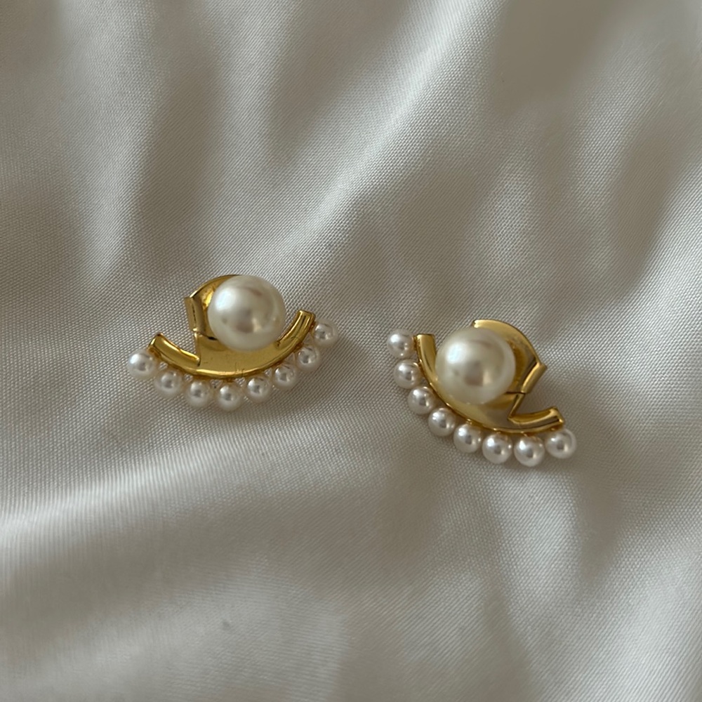 NWOT J Crew pearly earrings
